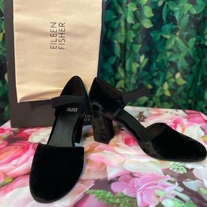 Malta Velvet Mary Jane Pump sz9 NIB Eileen Fisher black heels